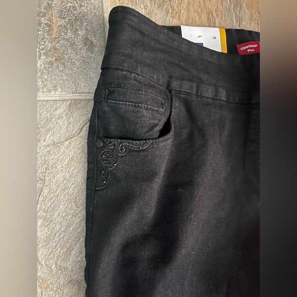 3 for $30. Reitmans jeans - Picture 4 of 4